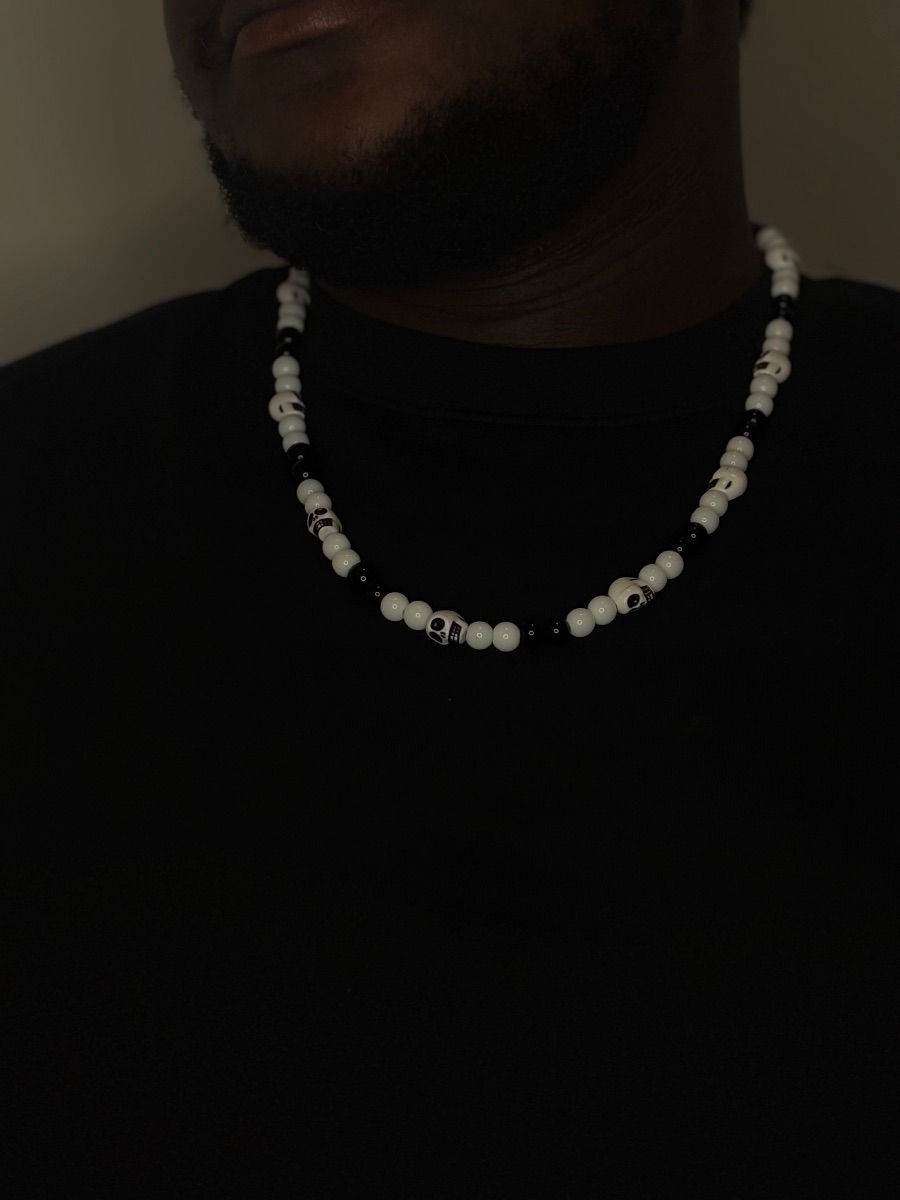Collier pour hommes ( blancs noir et tête de mort