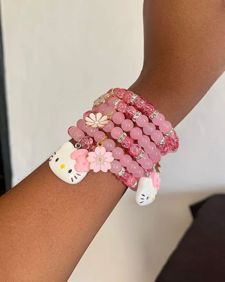 Bracelet en forme hello kitty 😍